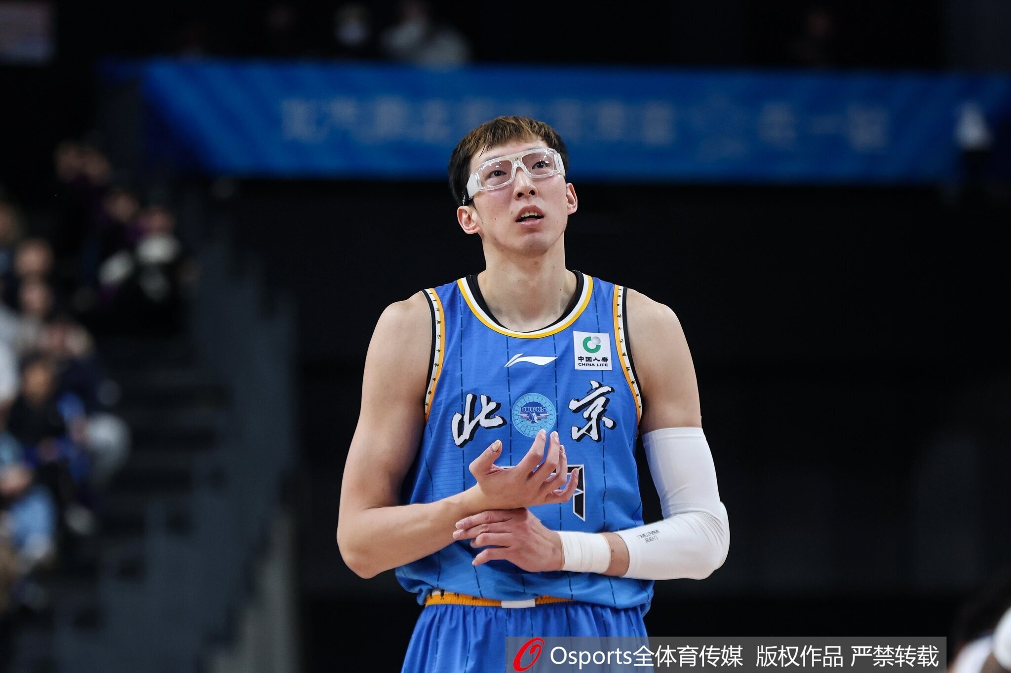 杏彩体育h5-周琦30岁生日!北京官博送祝福:生日快乐🎂新岁继续并肩拼到底