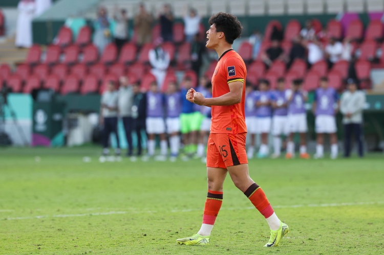 杏彩体育官方网站-泰山带刀后卫！20岁彭啸2球U23国足头号射手 曾在中乙3连梅开二度