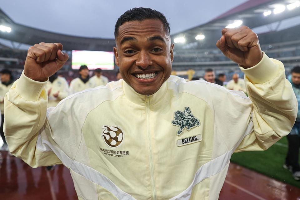 杏彩体育h5-离谱？国安29岁外援遭不可明说的伤病 回国做手术感染+现已不能动